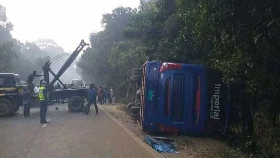 চকরিয়া, যাত্রীবাহী, বাস উল্টে