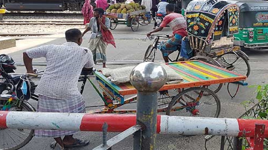 ষোলশহর, ট্রেনের ধাক্কায়, লেগুনা, যাত্রী