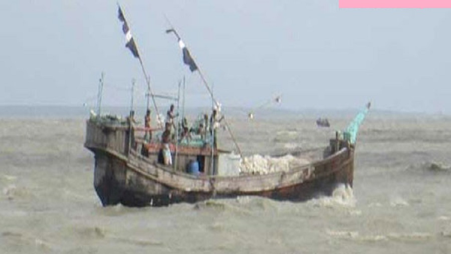 ঝড়, কবলে, ট্রলার ডুবি